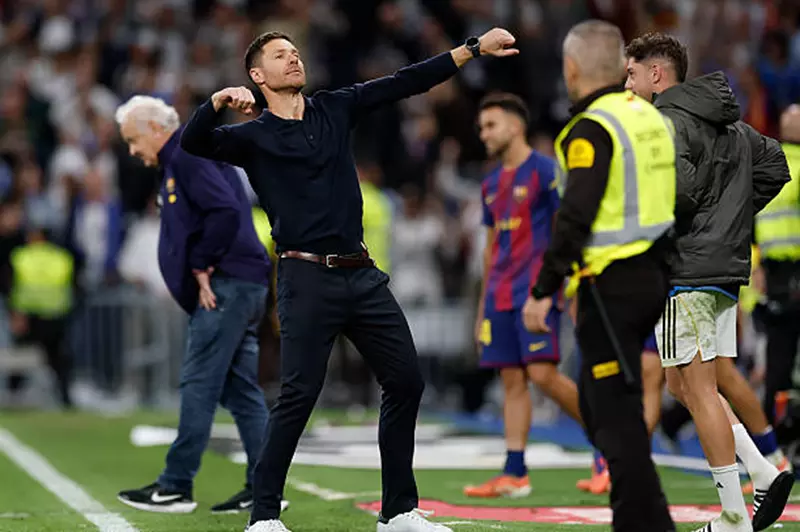 ألونسو يكشف موقفه من معاقبة فينيسيوس بعد أزمة الكلاسيكو ألونسو يكشف موقفه من معاقبة فينيسيوس بعد أزمة الكلاسيكو