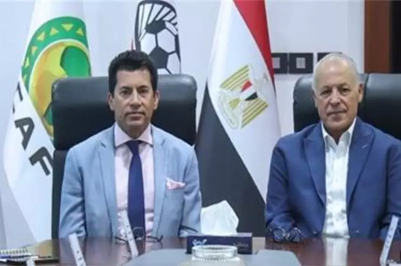 اتفاق بين أبو ريدة وصبحي على إنشاء 6 مراكز اتفاق بين أبو ريدة وصبحي على إنشاء 6 مراكز