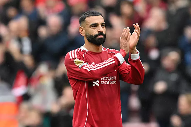 بين الدعم والانتقاد.. محمد صلاح يشعل الجدل في إنجلترا بين الدعم والانتقاد.. محمد صلاح يشعل الجدل في إنجلترا