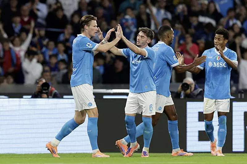 صدارة مؤقتة.. نابولي يهزم ليتشي في الدوري الإيطالي صدارة مؤقتة.. نابولي يهزم ليتشي في الدوري الإيطالي