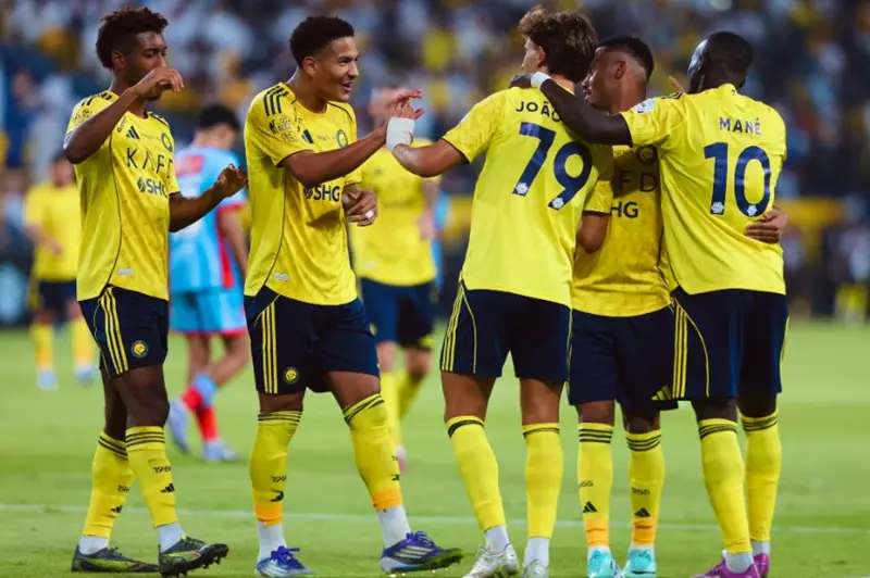مدافع النصر يخضع لفحص طبي لتحديد حجم إصابته مدافع النصر يخضع لفحص طبي لتحديد حجم إصابته